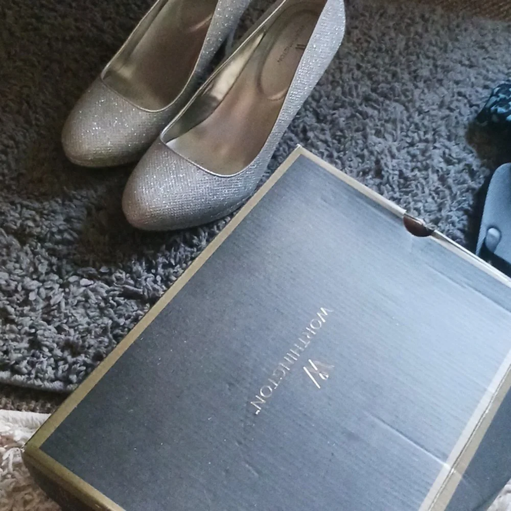 Shoes - Picture 3 of 6